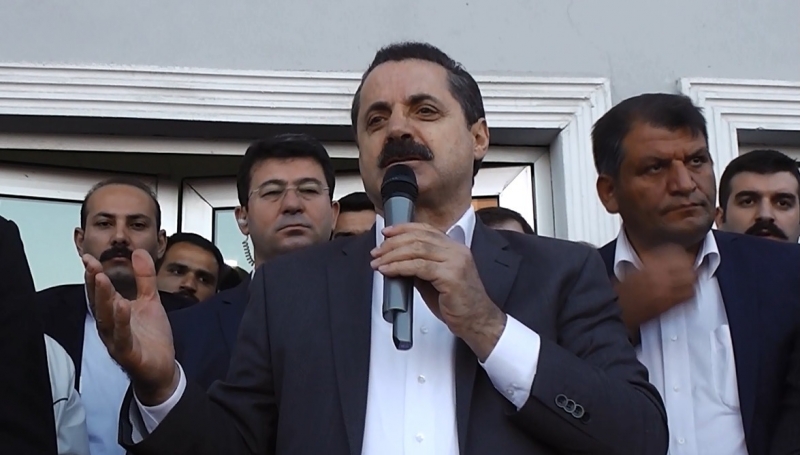 Bakan Faruk Çelik “Allah kimseyi vatansız, bayraksız bırakmasın”