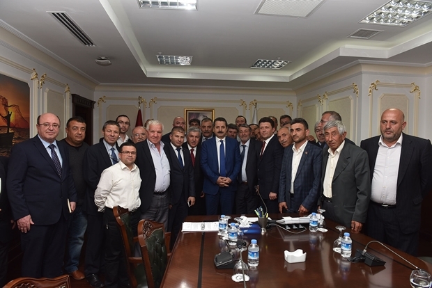 Bakan Faruk Çelik: “Birliklerle ilgili yeni bir düzenleme üzerinde çalışıyoruz”