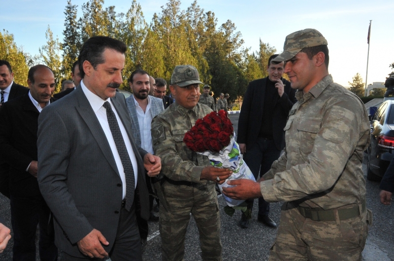 Bakan Faruk Çelik, Şanlıurfa OSB’de işveren ve işçilerle buluşarak Hedef 100 bin işçinin çalıştığı bir OSB' dedi.
