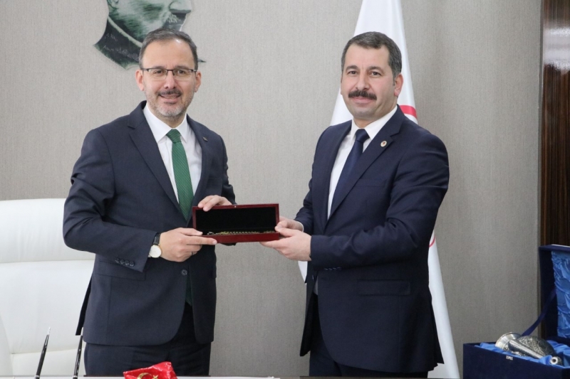 BAKAN KASAPOĞLU'DAN KARAKÖPRÜ BELEDİYESİNE ZİYARET