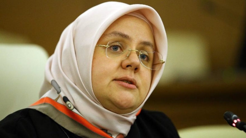 Bakan Selçuk, her iki yardım programı için de 24-28 Nisan 2020 döneminde ödeme yapılacağını  kaydetti.