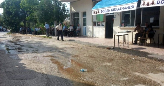 Balıkesir'de 17 Yaşındaki Genç Pompalıyla Köy Kahvesinde Dehşet Saçtı: 3 Ölü var