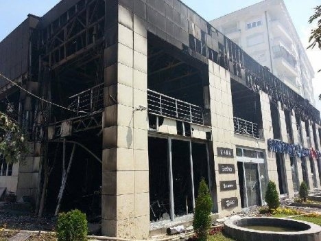 Balkanların Dev Alışveriş Merkezi 3 Saatte Kül Oldu