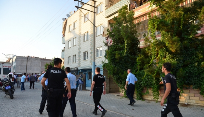 Balkondaki Silahlı Kavgada Sokaktaki 7 Kişiyi Yaraladı