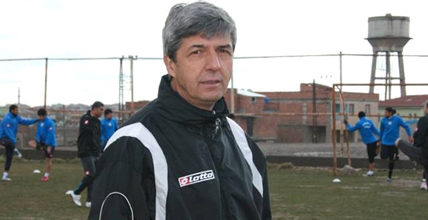 Bandırmaspor Teknik Direktörü Turhan Özyazanlar Hayatını Kaybetti