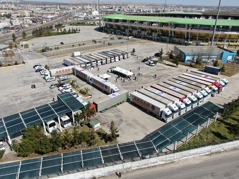 Barış Pınarına 28 TIR İnsani Yardım