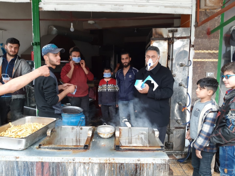 Barış Pınarında Esnafa Maske ve Eldiven Dağıtıldı