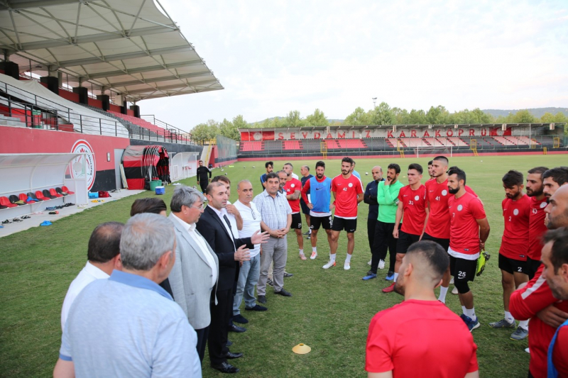 BAŞKAN ASLAN'DAN TAKIMA MORAL ZİYARETİ