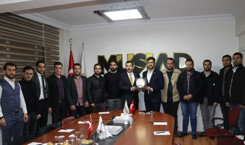 BAŞKAN BAYDİLLİ GENÇ İŞ ADAMLARINA TECRÜBELERİNİ ANLATTI