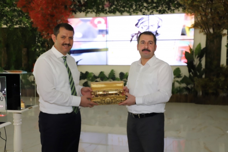 BAŞKAN BAYDİLLİ VALİ AYHAN'A KARAKÖPRÜ'YÜ GEZDİRDİ