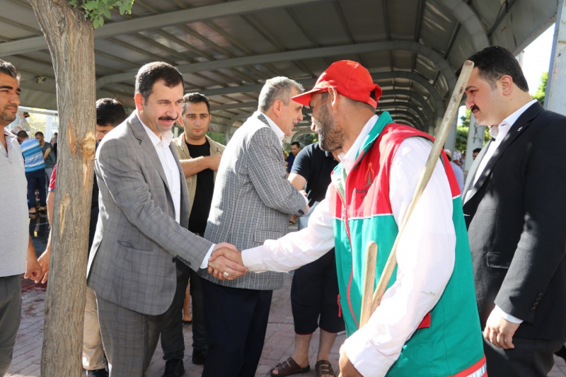 BAŞKAN BAYDİLLİ VATANDAŞLARLA BAYRAMLAŞTI
