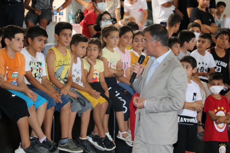 BAŞKAN BAYDİLLİ VE MİLLETVEKİLİ CEVHERİ SPOR KURSLARINDAKİ ÇOCUKLARLA BULUŞTU