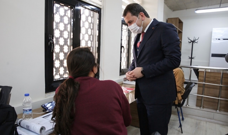 BAŞKAN BAYDİLLİ’DEN GENÇLERE ANLAMLI HEDİYE