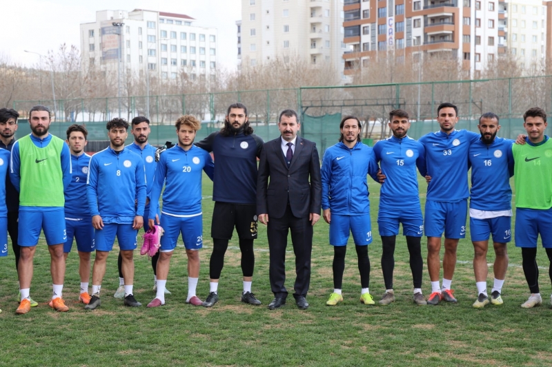 BAŞKAN BAYDİLLİ'DEN KARAKÖPRÜ BELEDİYESPOR'A MORAL ZIYARETİ