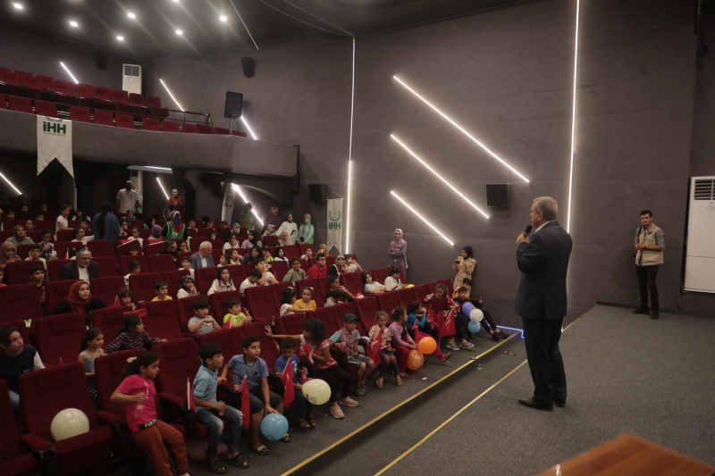 BAŞKAN BEYAZGÜL ÇOCUKLARIN SİNEMA SEVİNCİNE ORTAK OLDU