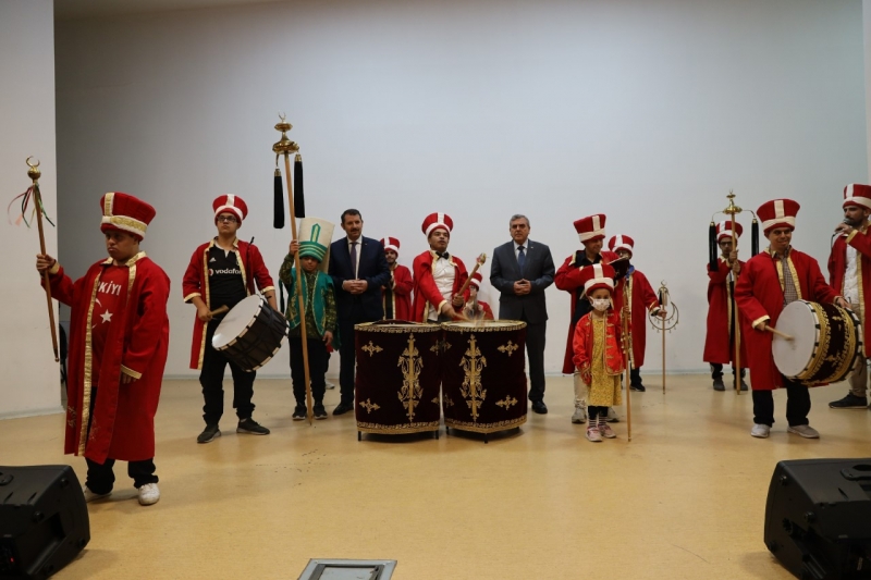 BAŞKAN BEYAZGÜL İLE VALİ AYHAN ENGELSİZ YAŞAM MERKEZİNİ ZİYARET ETTİ