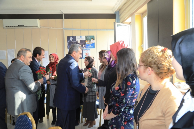 BAŞKAN BEYAZGÜL: ÖĞRETMENLERİMİZ, GELECEĞİN ESERLERİNİ YETİŞTİRİYOR
