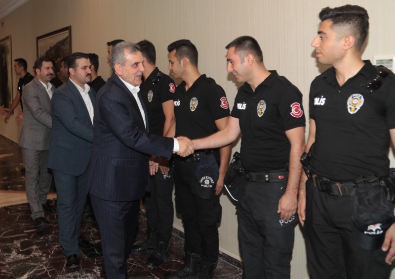 BAŞKAN BEYAZGÜL, VATANDAŞLARLA BAYRAMLAŞTI