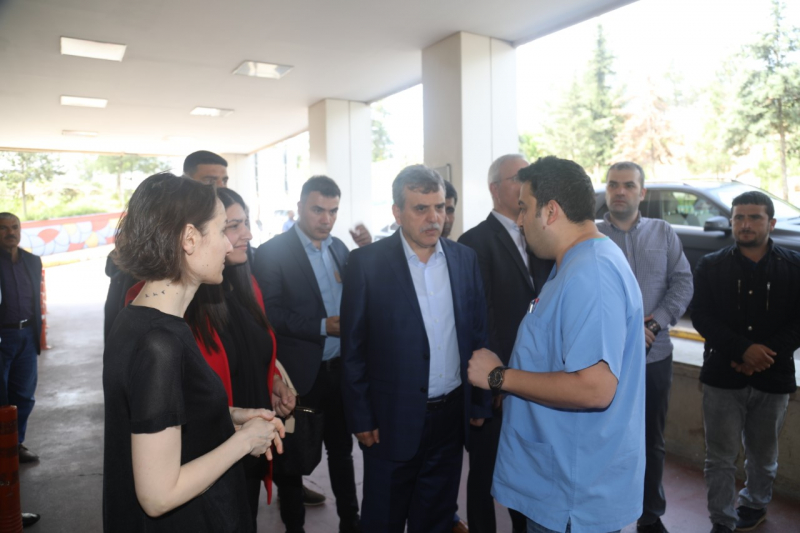 BAŞKAN BEYZGÜL, YARALILARI ZİYARET ETTİ