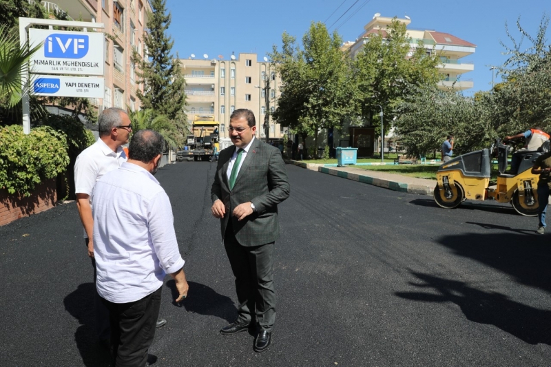 BAŞKAN CANPOLAT İLE SICAK ASFALT ÇALIŞMALARI BAŞLADI  “DAHA KONFORLU BİR HALİLİYE İÇİN GAYRET EDİYORUZ”