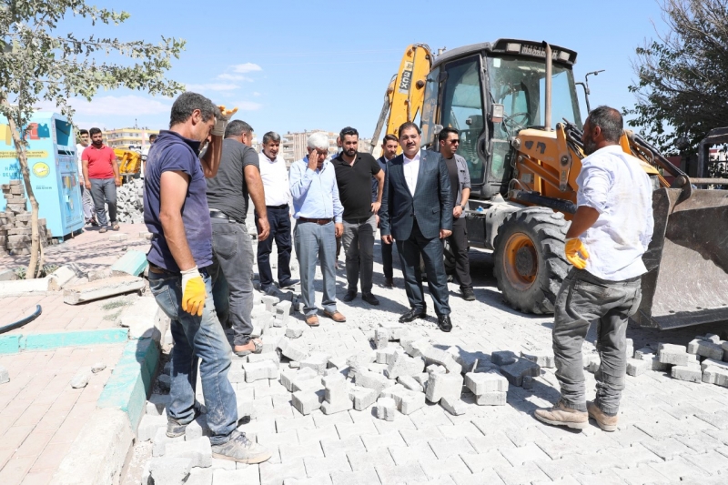 BAŞKAN CANPOLAT PARKE ÇALIŞMALARINI İNCELEDİ