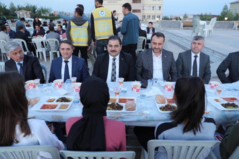 BAŞKAN CANPOLAT RAMAZANIN BEREKETİNİ GENÇLERLE PAYLAŞTI