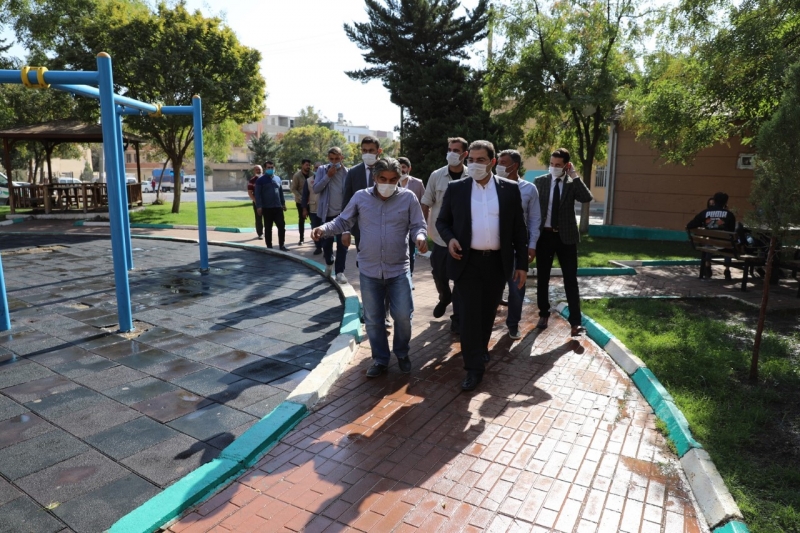 BAŞKAN CANPOLAT, SAHADA HALKLA İÇ İÇE