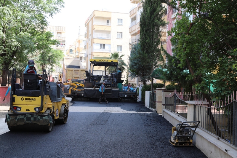 BAŞKAN CANPOLAT, SICAK ASFALT ÇALIŞMALARINI İNCELEDİ 