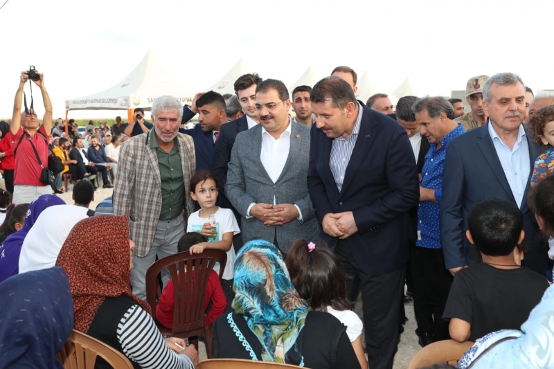 BAŞKAN CANPOLAT VE VALİ AYHAN HALİLİYE KIRSALINA ÇIKARMA YAPTI