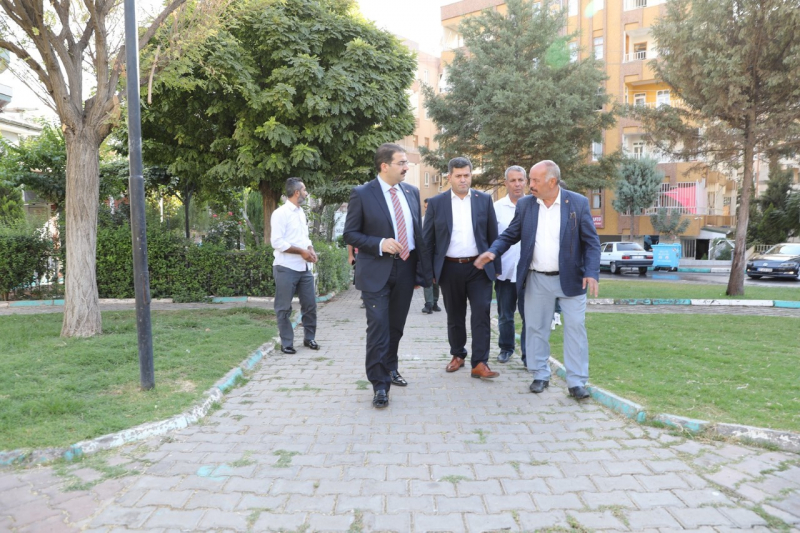 BAŞKAN CANPOLAT’LA AĞAÇLAR TOPRAKLA BULUŞUYOR