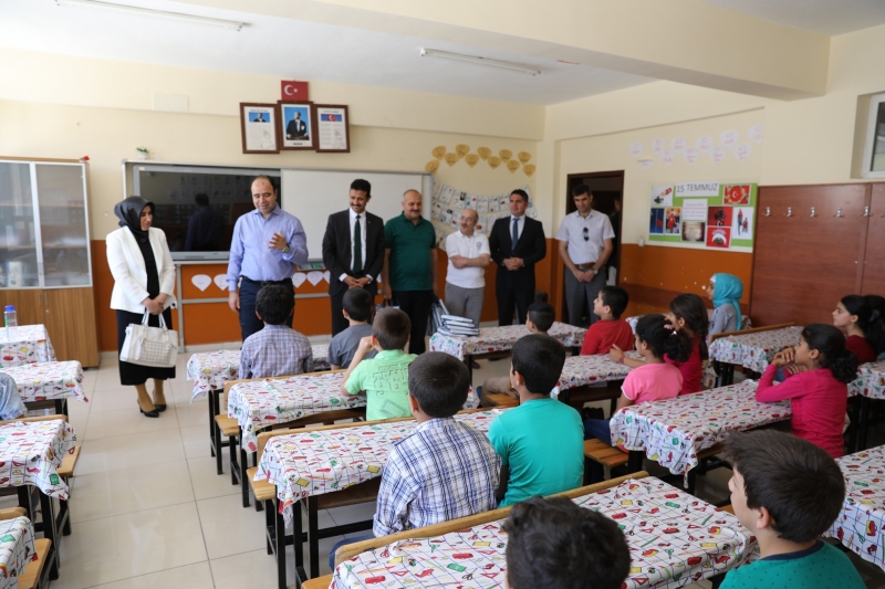  BAŞKAN ÇİFTÇİ, ÖĞRENCİLERİN KARNE SEVİNCİNE ORTAK OLDU