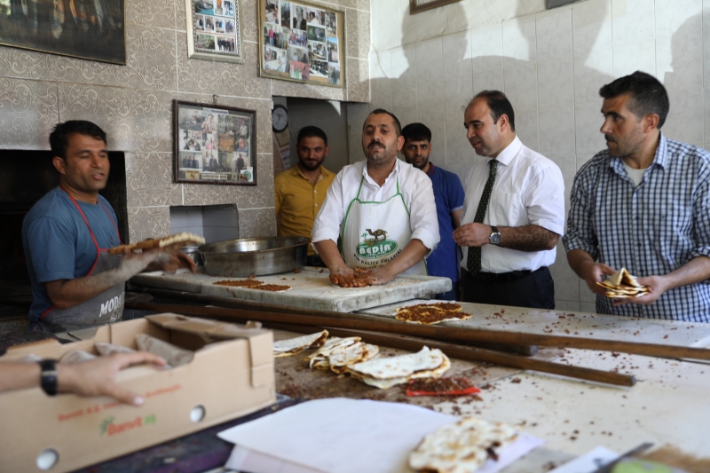  BAŞKAN ÇİFTÇİ, SİVEREK VE HİLVAN'DA VATANDAŞLARLA BAYRAMLAŞTI