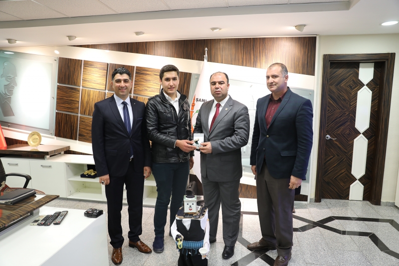  BAŞKAN ÇİFTÇİ URFALI MUCİT MAZLUM'U TEBRİK ETTİ