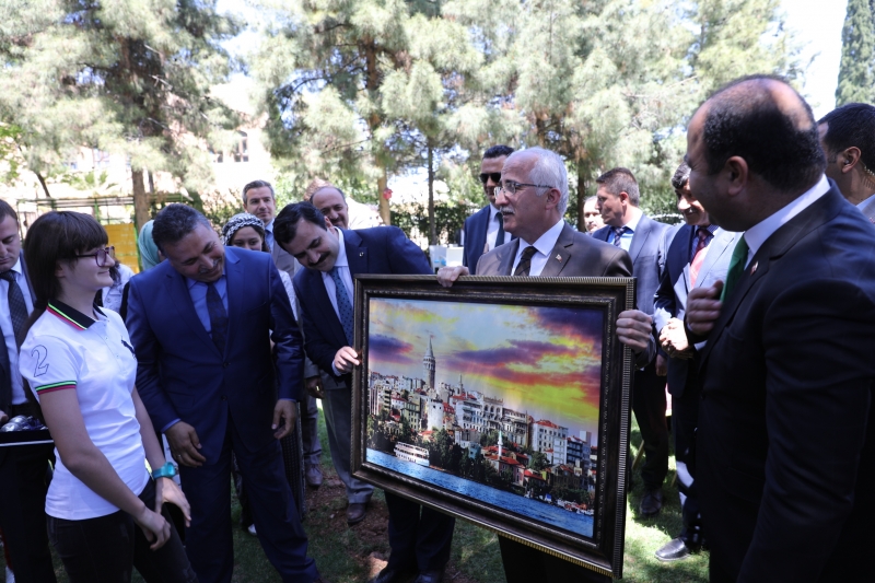  BAŞKAN ÇİFTÇİ VE VALİ TUNA İSTANBULLU ÖĞRENCİLERİ AĞIRLADI