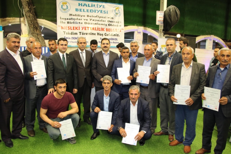 BAŞKAN DEMİRKOL, BİN 200 İNŞAAT İŞÇİSİNİ MESLEKİ EĞİTİMLE SERTİFİKALANDIRDI