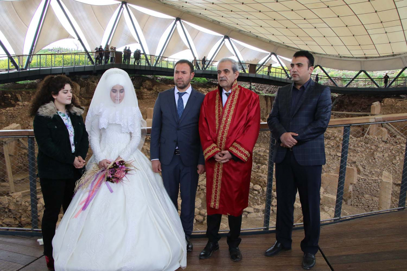 BAŞKAN DEMİRKOL GÖBEKLİTEPE'DE NİKAH KIYDI