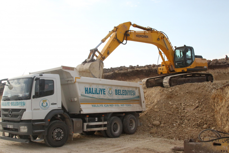 BAŞKAN DEMİRKOL İLE HALİLİYE’NİN TRAFİK AĞI GENİŞLEDİ