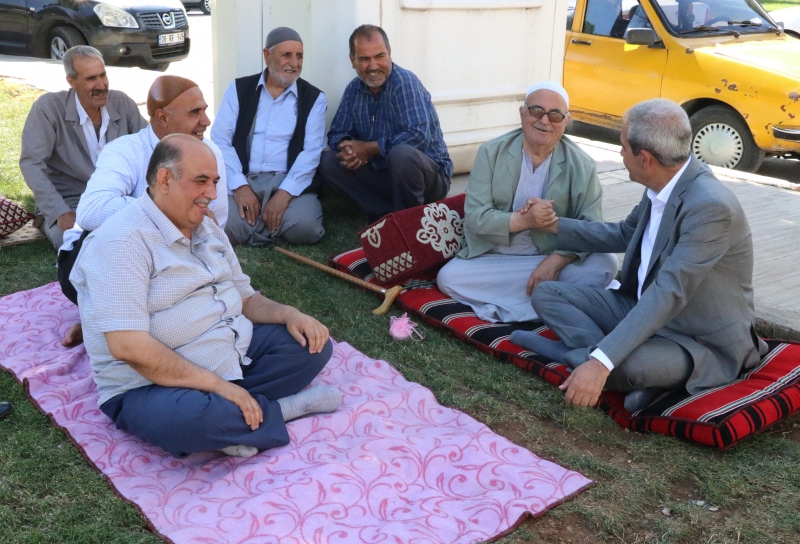 BAŞKAN DEMİRKOL, KAMBERİYE MAHALLESİNDE VATANDAŞLARLA GÖRÜŞTÜ