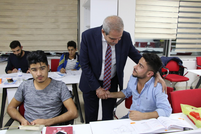 BAŞKAN DEMİRKOL’DAN KPSS ADAYLARINA MORAL ZİYARETİ