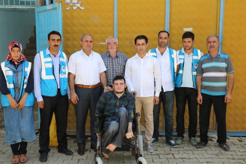 BAŞKAN EKİNCİ BİR AİLEYİ DAHA GÜLDÜRDÜ