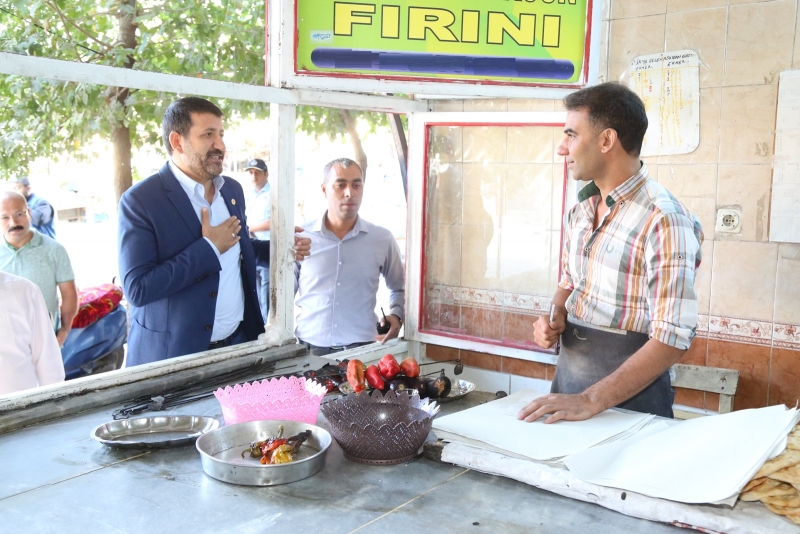 BAŞKAN EKİNCİ, ESNAF VE VATANDAŞLARLA İÇ İÇE