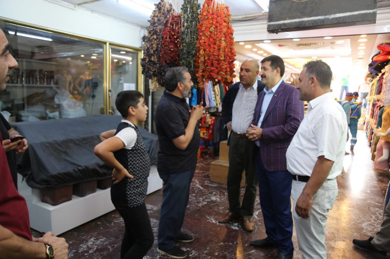 BAŞKAN EKİNCİ, ESNAF VE VATANDAŞLA İÇ İÇE