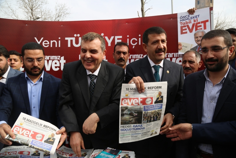 BAŞKAN EKİNCİ ‘EVET’ STANDININ AÇILIŞINI YAPTI