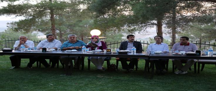 BAŞKAN EKİNCİ, GAZETECİLERLE İFTARDA BULUŞTU