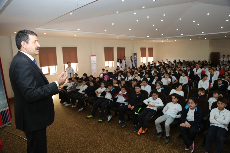 BAŞKAN EKİNCİ, GELECEĞİN LİDERLERİYLE BİRARAYA GELDİ