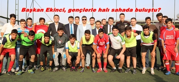 Başkan Ekinci, gençlerle halı sahada buluştu‏