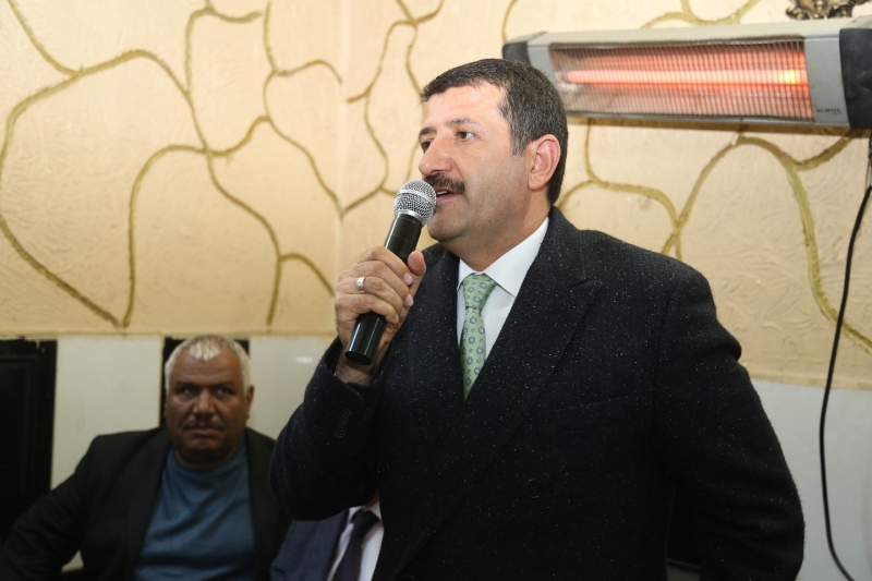 BAŞKAN EKİNCİ, MEVSİMLİK TARIM İŞÇİLERİ ÇAVUŞLARIYLA BİR ARAYA GELDİ