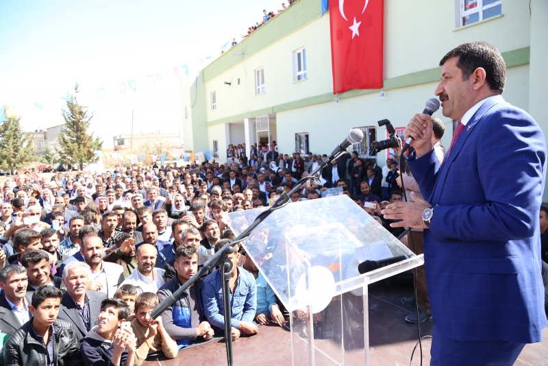 BAŞKAN EKİNCİ, MİTİNGDE YÜZLERCE KİŞİYE SESLENDİ