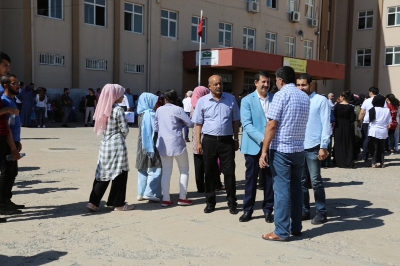 BAŞKAN EKİNCİ, SINAVA GİREN ÖĞRENCİ VE AİLELERİNİ YALNIZ BIRAKMADI