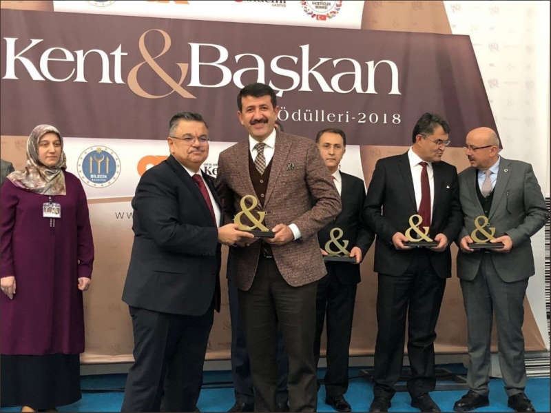 BAŞKAN EKİNCİ’YE “YILIN BELEDİYE BAŞKANI” ÖDÜLÜ